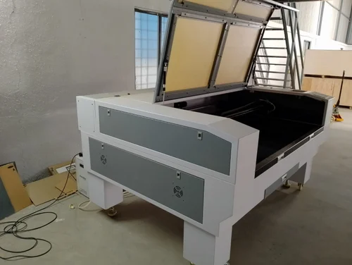 CO2 Laser Cutting Machine