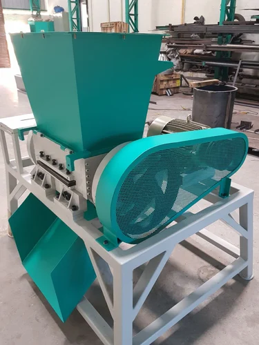 Plastic Raw Material Grinder, Capacity: 150 kg Per