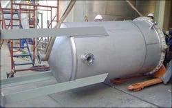 Storage Tank Stainless Steel Tank Fabrication Service, Shape: round,cylindrical, Industrial